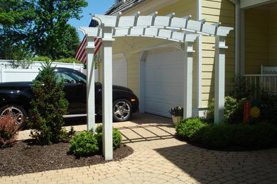 Inspiration for a contemporary landscaping in Richmond.