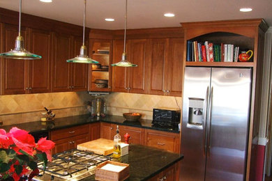Kitchen - kitchen idea in Richmond