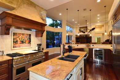 Tuscan kitchen photo in Tampa