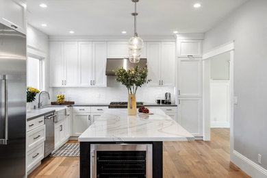 Example of a kitchen design in San Francisco