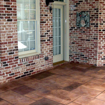 Custom-Cut Patterned Patio Complements Brick