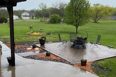 This is an example of a coastal landscaping in Kansas City.