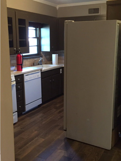 What colors to use to make small kitchen appear bigger?