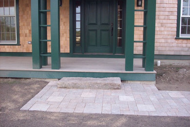 Inspiration for a traditional landscaping in Providence.
