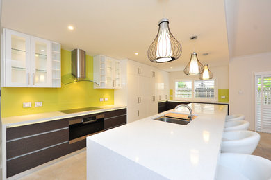 Inspiration for a modern kitchen in Cairns.