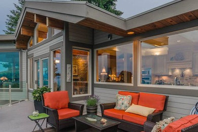 Exterior home idea in Vancouver