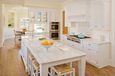 Example of a classic eat-in kitchen design in Chicago with an undermount sink, recessed-panel cabinets, white cabinets, white backsplash, subway tile backsplash and stainless steel appliances