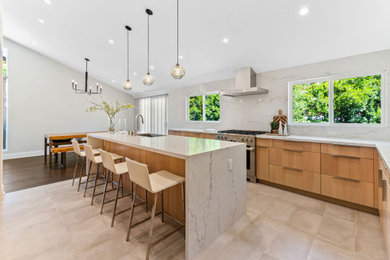 Example of a trendy kitchen design in Los Angeles