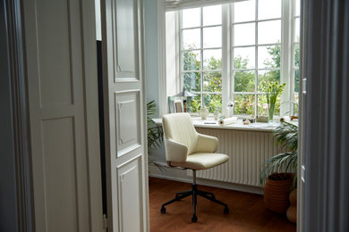 Example of a home office design in New York
