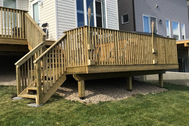 Inspiration for a mid-sized timeless backyard deck remodel in Edmonton with no cover