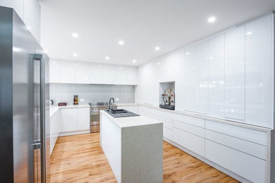 Example of a trendy kitchen design in DC Metro