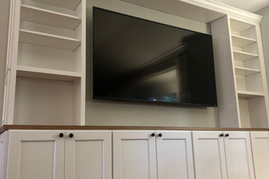 Example of a family room design in Philadelphia