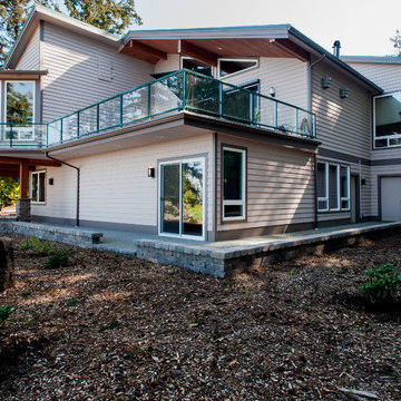 Bright Colors Breathe Style into Transitional (Custom Home)