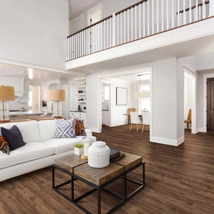 Неиссякаемый источник вдохновения для домашнего уюта: фойе среднего размера в современном стиле с полом из винила, серыми стенами, двустворчатой входной дверью, входной дверью из темного дерева и коричневым полом