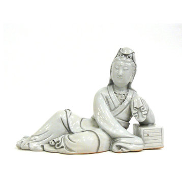 Chinese Oriental Vintage Style Finish, Off White Porcelain Kwan Yin Statue
