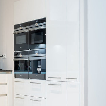 Cuisine SieMatic design en laque blanche avec un îlot central