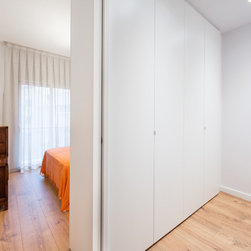 Reforma de piso "C&ograve;rsega" - Armoires And Wardrobes