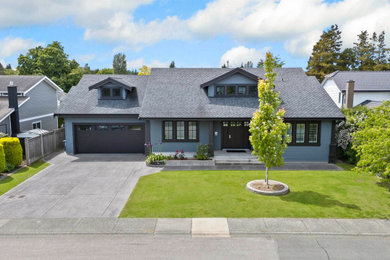 Minimalist exterior home photo in Vancouver