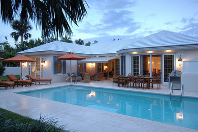 Elegant pool photo in Miami