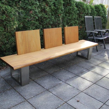 Outdoor-Massivholztisch mit passender Bank