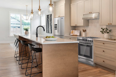Example of a trendy kitchen design in Toronto