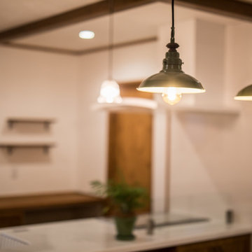 しっくいと無垢材でつくるカントリー調のかわいらしい住宅