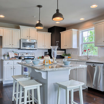 Kitchen Island & Seating