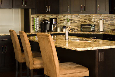 Example of a transitional kitchen design in Chicago