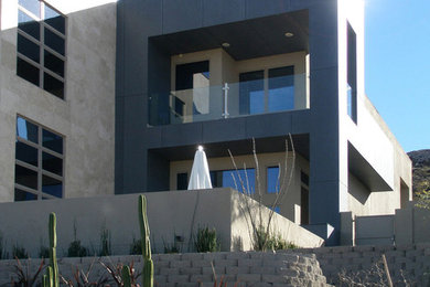 Foto de fachada de casa azul contemporánea grande de dos plantas con revestimiento de estuco y tejado plano