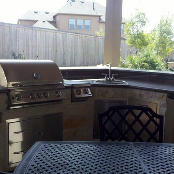 L-Shaped Outdoor Kitchen with Raised Bar