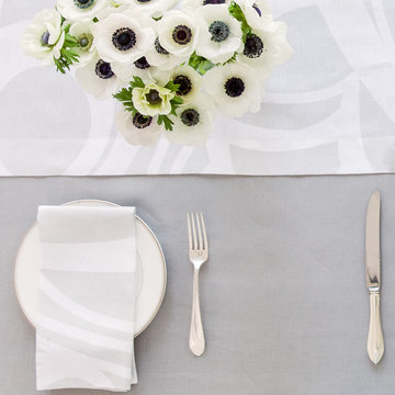 Huddleson - Artistic Contemporary Table Linens