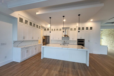Kitchen - modern kitchen idea in Miami