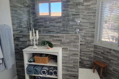 Inspiration for a modern master gray tile and porcelain tile porcelain tile and gray floor bathroom remodel in Phoenix with a niche