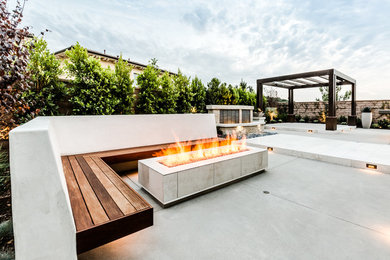 Design ideas for a contemporary landscaping in Orange County.