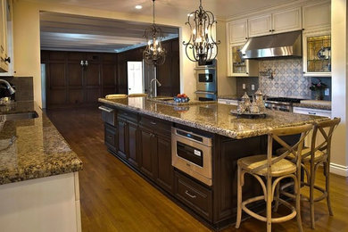 Example of a kitchen design in Los Angeles