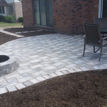 Unilock Brussels Patio w/ an Oaks Colonnade Border & Unilock Seat Wall & Firepit