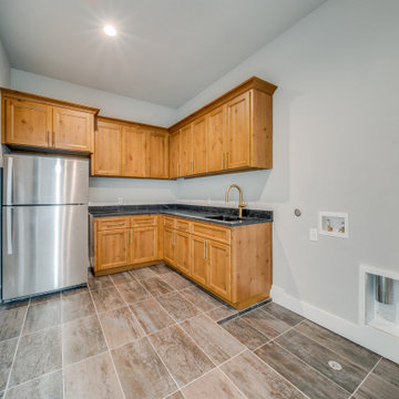 Modern: 4,950 ft², 4 BR/4 BA/2 ST