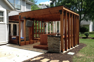 This is an example of a contemporary verandah in Chicago.