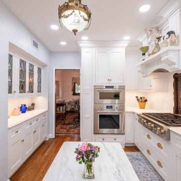 Traditional Compact Chef inspired Kitchen
