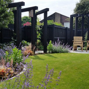 Small, contemporary garden design Berkshire