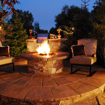 Outdoor natural gas fire pit