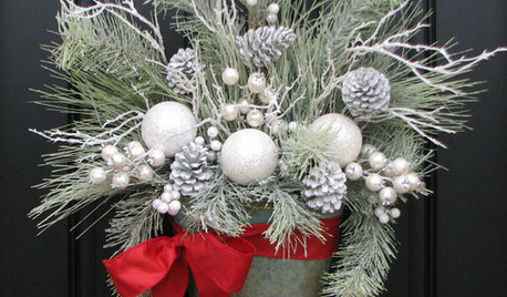 Christmas: Silver and White Decorating Ideas