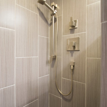Contemporary Bath in Cedar Rapids