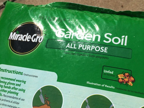 Can you use miracle gro garden soil for potted plants