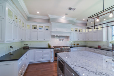 Kitchen - kitchen idea in Los Angeles