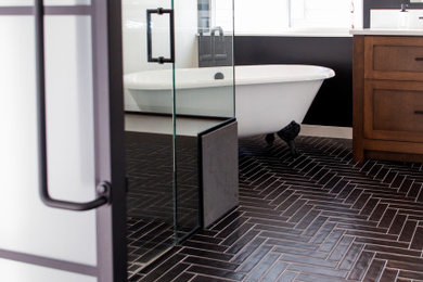 シアトルにあるトランジショナルスタイルのおしゃれな浴室の写真