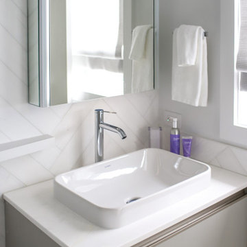 Oceanfront Oasis: Bathroom