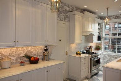 Example of a classic kitchen design in New York
