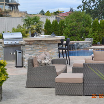 Award Winning Fibreglass Pool with Spillover Spa