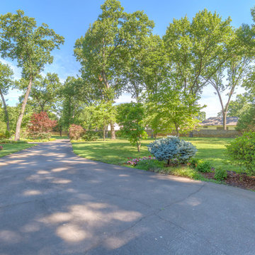 Beautiful Mid-century Modern Estate Home on Breathtaking 3.1 Acres